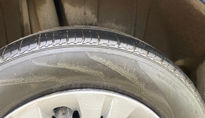 2021 Maruti Ertiga VXI CNG, CNG, Manual, 93,879 km, Right Rear Tyre Tread