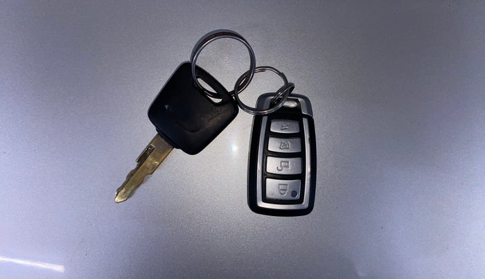 2016 Datsun Redi Go T (O), Petrol, Manual, 79,431 km, Key Close Up