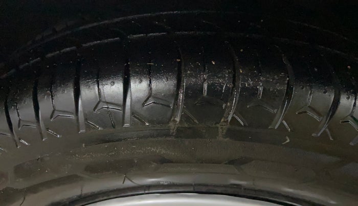 2016 Datsun Redi Go T (O), Petrol, Manual, 79,431 km, Left Front Tyre Tread