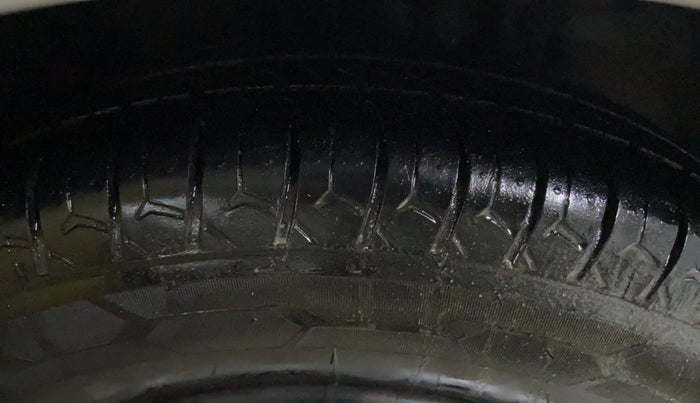 2016 Datsun Redi Go T (O), Petrol, Manual, 79,431 km, Right Front Tyre Tread