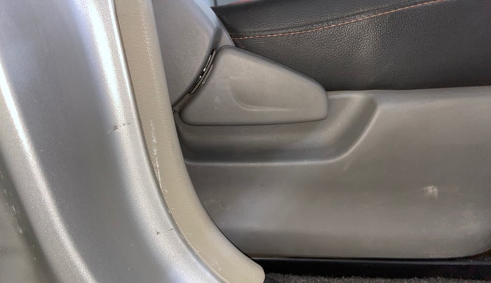 2016 Datsun Redi Go T (O), Petrol, Manual, 79,431 km, Driver Side Adjustment Panel