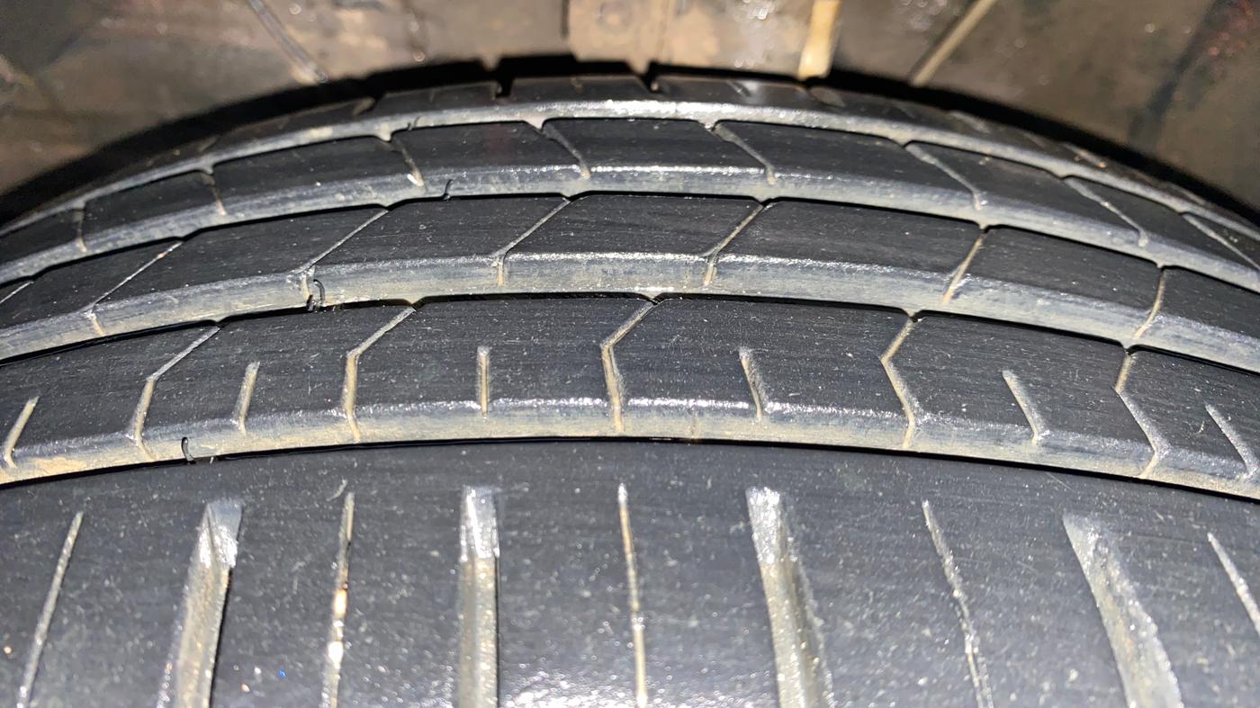 2021 Toyota Glanza G, Petrol, Manual, 1,09,692 km, Left Front Tyre Tread