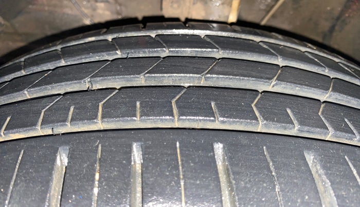 2021 Toyota Glanza G, Petrol, Manual, 1,09,650 km, Left Front Tyre Tread