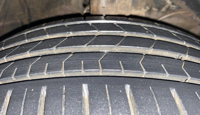2021 Toyota Glanza G, Petrol, Manual, 1,09,650 km, Right Front Tyre Tread