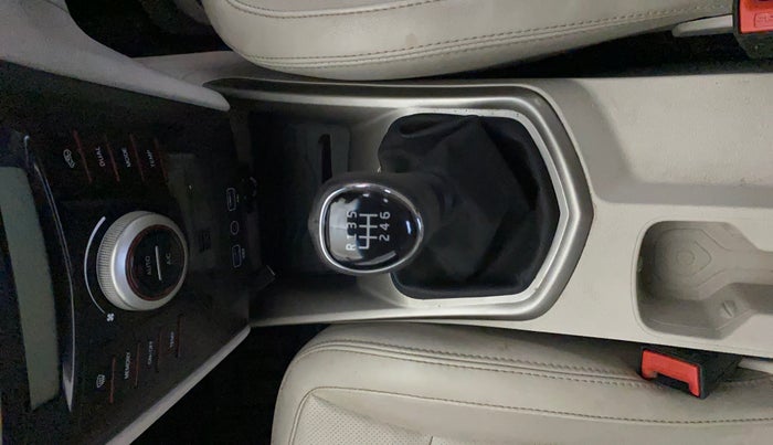 2021 Mahindra XUV300 W8 (O) 1.2 PETROL, Petrol, Manual, 39,362 km, Gear Lever