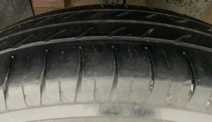 2016 Renault Kwid RXT 0.8, Petrol, Manual, 60,786 km, Left Front Tyre Tread