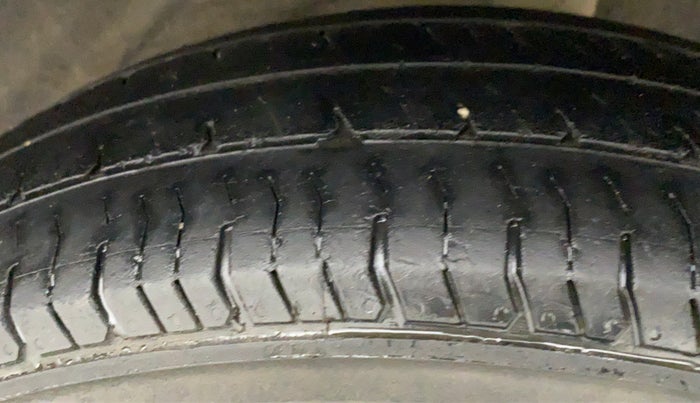 2016 Renault Kwid RXT 0.8, Petrol, Manual, 60,786 km, Left Rear Tyre Tread