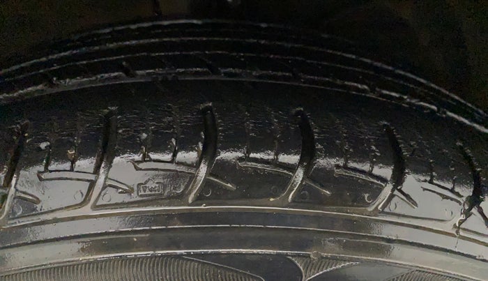 2016 Maruti Baleno DELTA PETROL 1.2, Petrol, Manual, 54,961 km, Right Rear Tyre Tread