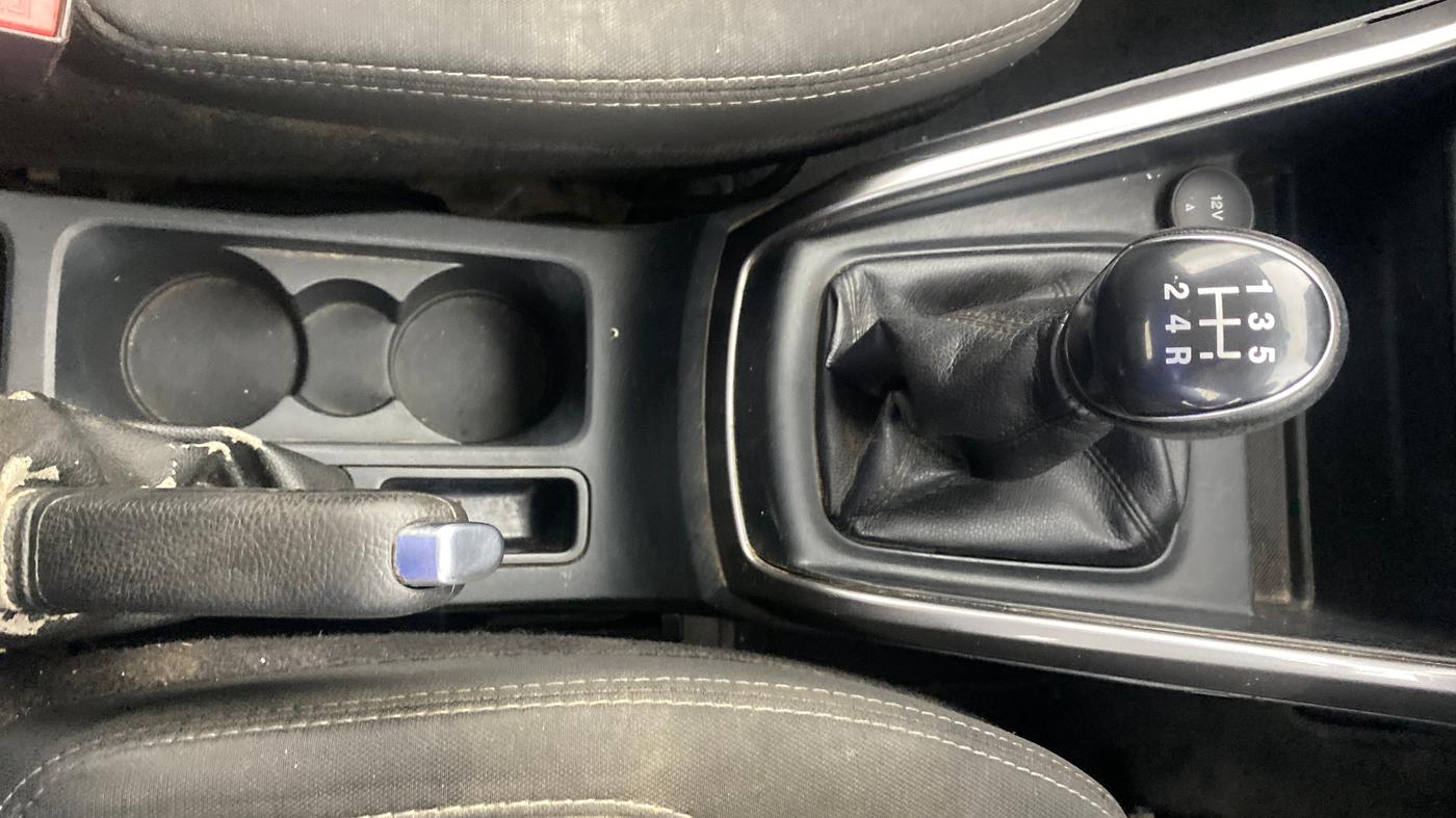 2019 Ford Ecosport TITANIUM 1.5L PETROL, Petrol, Manual, 1,10,355 km, Gear Lever