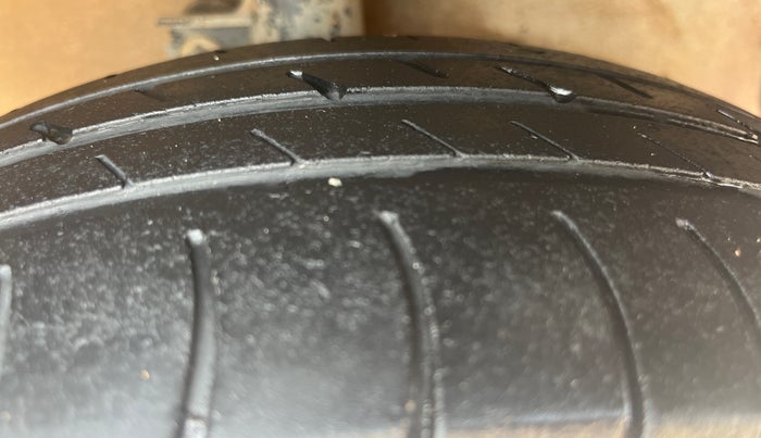 2012 Chevrolet Beat LS PETROL, Petrol, Manual, 66,905 km, Right Front Tyre Tread