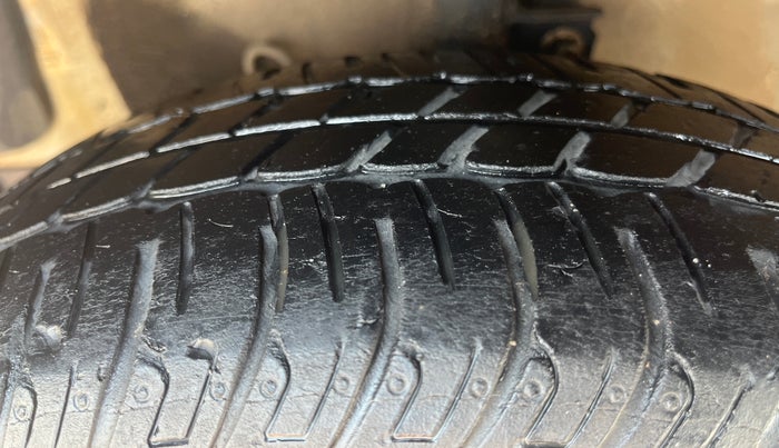 2012 Chevrolet Beat LS PETROL, Petrol, Manual, 66,905 km, Left Front Tyre Tread