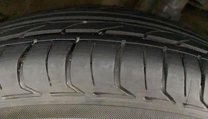2015 Maruti Swift Dzire VXI, Petrol, Manual, 1,10,540 km, Left Front Tyre Tread