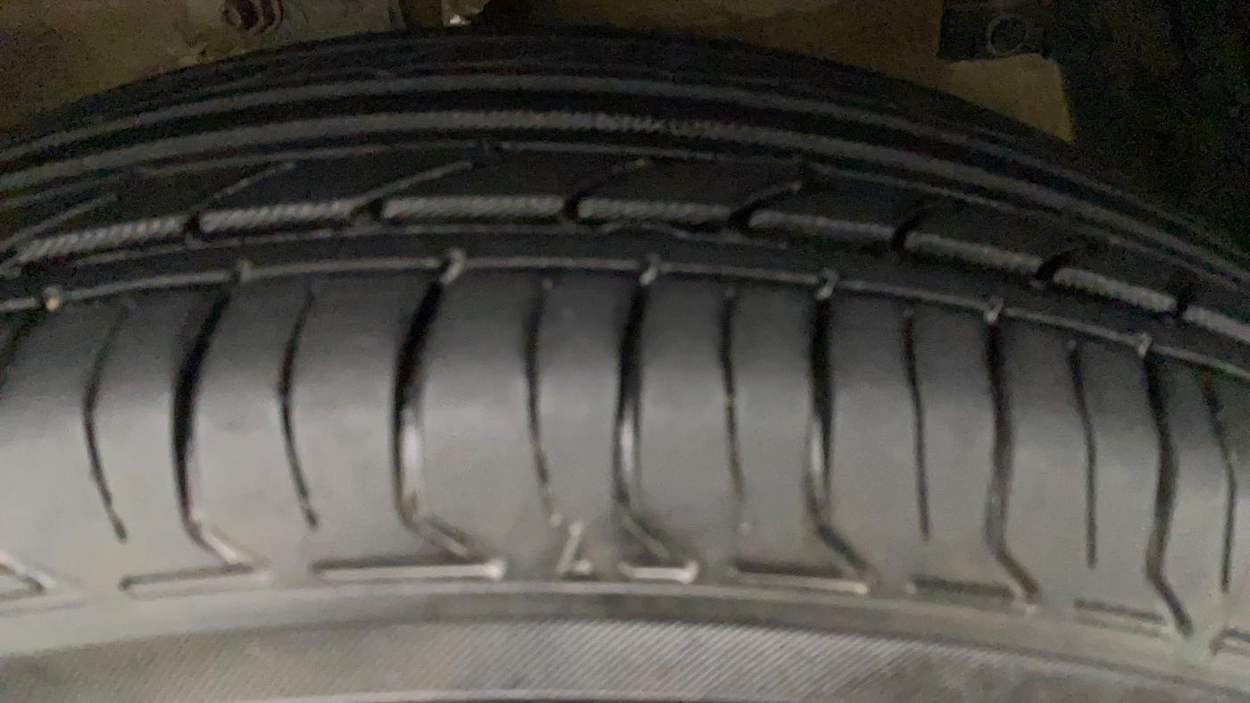 2015 Maruti Swift Dzire VXI, Petrol, Manual, 1,10,540 km, Right Front Tyre Tread