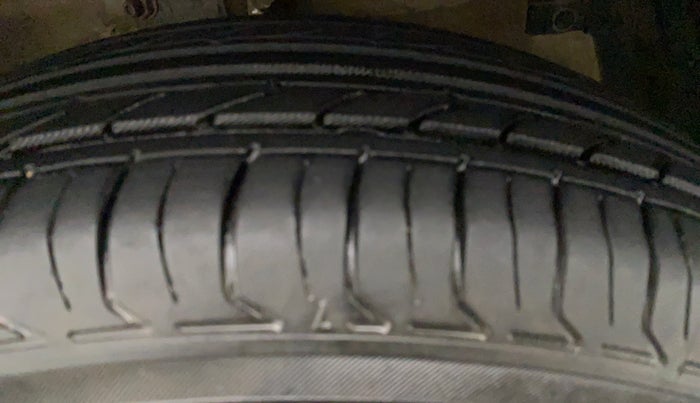 2015 Maruti Swift Dzire VXI, Petrol, Manual, 1,10,540 km, Right Front Tyre Tread