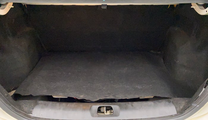 2015 Maruti Swift Dzire VXI, Petrol, Manual, 1,10,540 km, Boot Inside