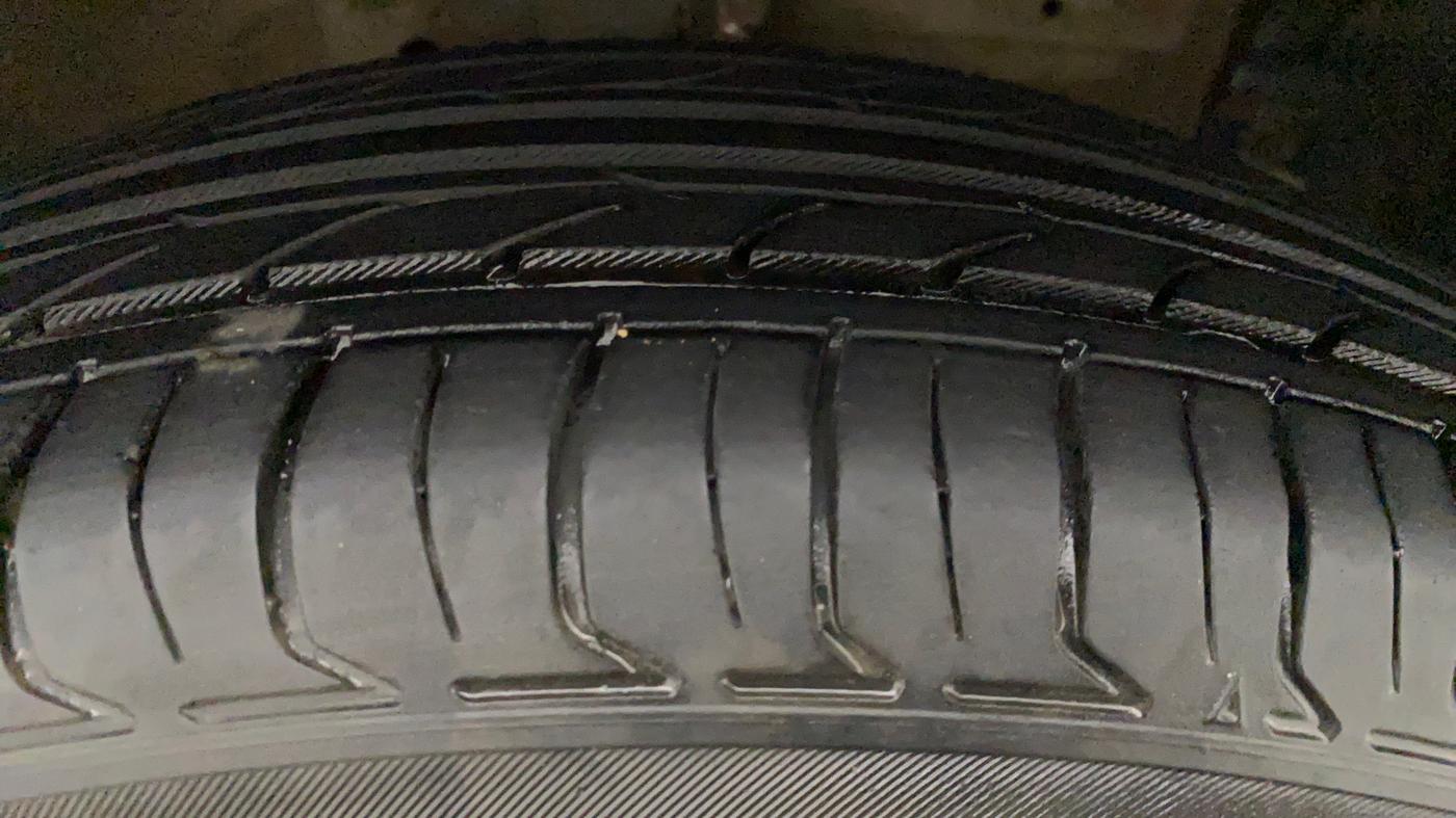 2015 Maruti Swift Dzire VXI, Petrol, Manual, 1,10,540 km, Right Rear Tyre Tread