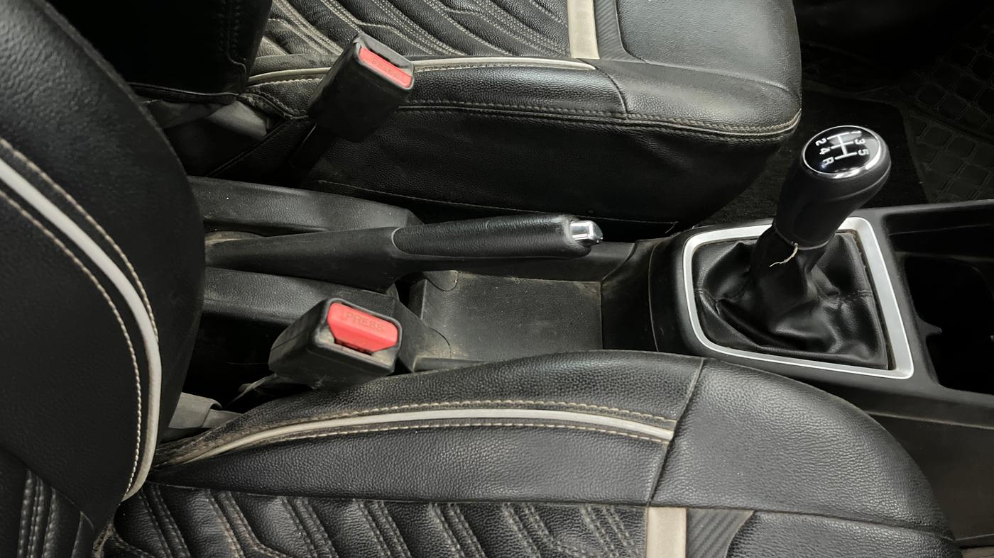 2018 Maruti Swift VXI, Petrol, Manual, 49,071 km, Gear Lever