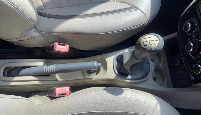 2014 Nissan Terrano XL (D), Diesel, Manual, 79,856 km, Gear Lever