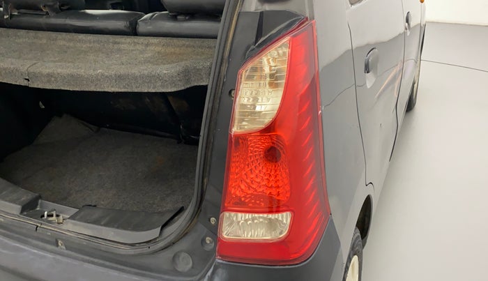 2011 Maruti Wagon R 1.0 LXI, Petrol, Manual, 60,784 km, Right tail light - Minor scratches