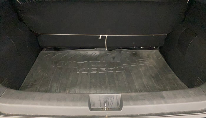 2022 Nissan MAGNITE XL, Petrol, Manual, 27,686 km, Boot Inside