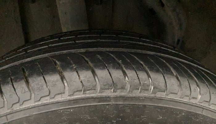 2022 Nissan MAGNITE XL, Petrol, Manual, 27,686 km, Right Rear Tyre Tread