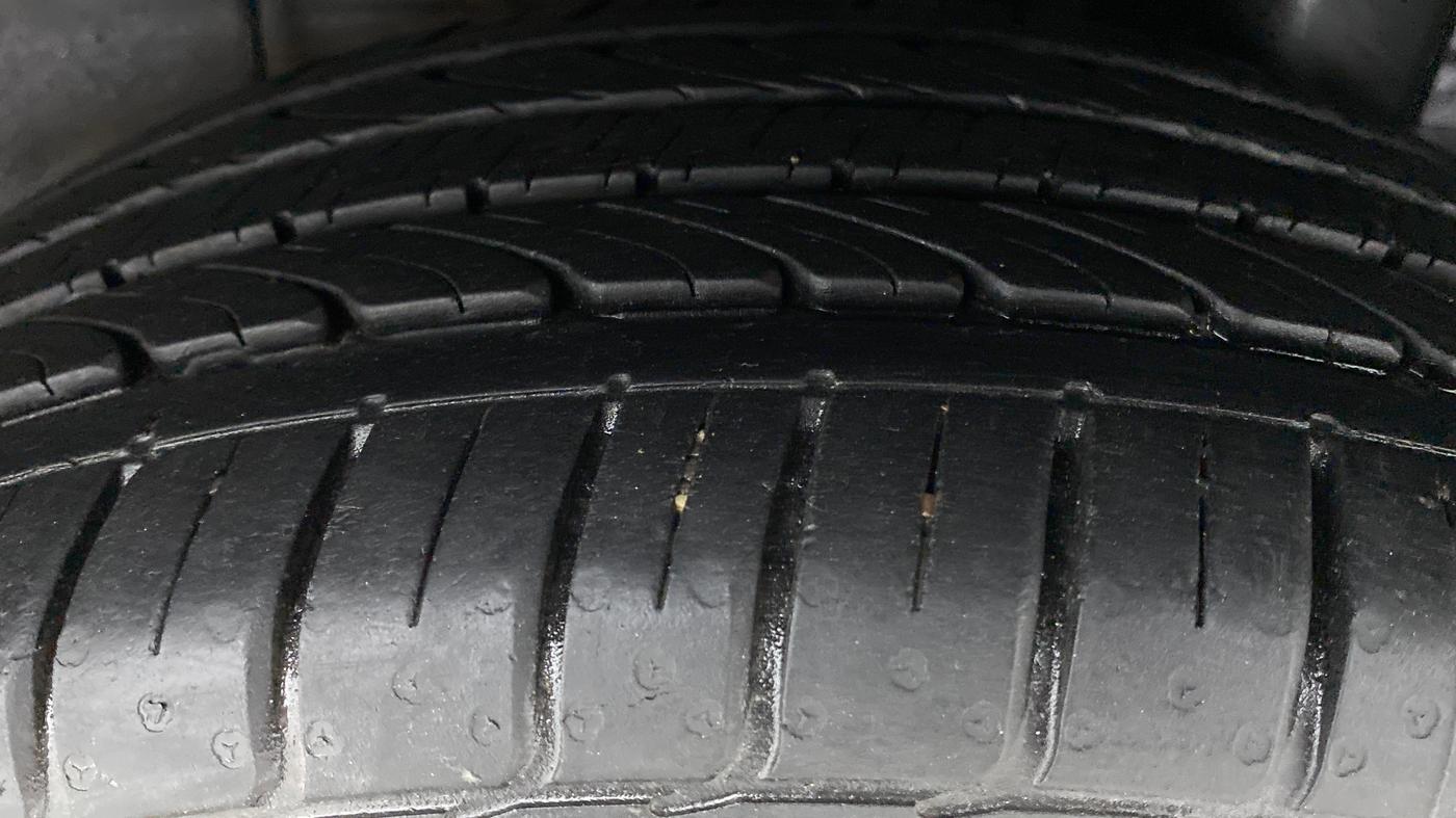 2019 Hyundai Elite i20 1.2  ASTA (O) CVT, Petrol, Automatic, 10,752 km, Left Rear Tyre Tread