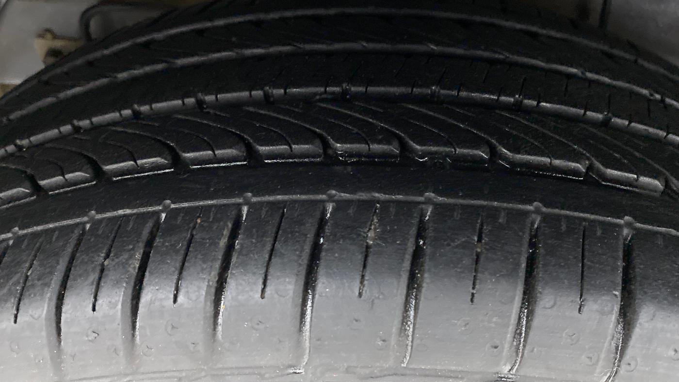 2019 Hyundai Elite i20 1.2  ASTA (O) CVT, Petrol, Automatic, 10,752 km, Right Rear Tyre Tread