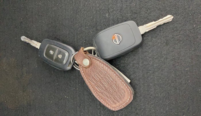 2023 Nissan MAGNITE XL, CNG, Manual, 50,733 km, Key Close Up