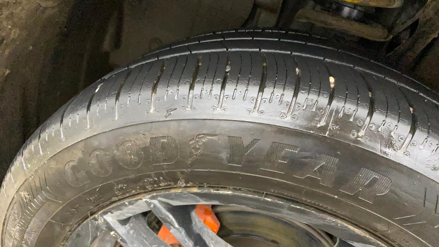 2023 Nissan MAGNITE XL, CNG, Manual, 50,903 km, Left Front Tyre Tread