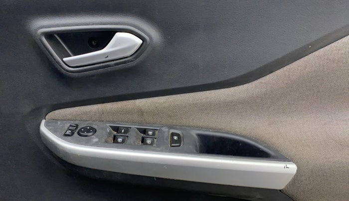 2023 Nissan MAGNITE XL, CNG, Manual, 50,733 km, Driver Side Door Panels Control