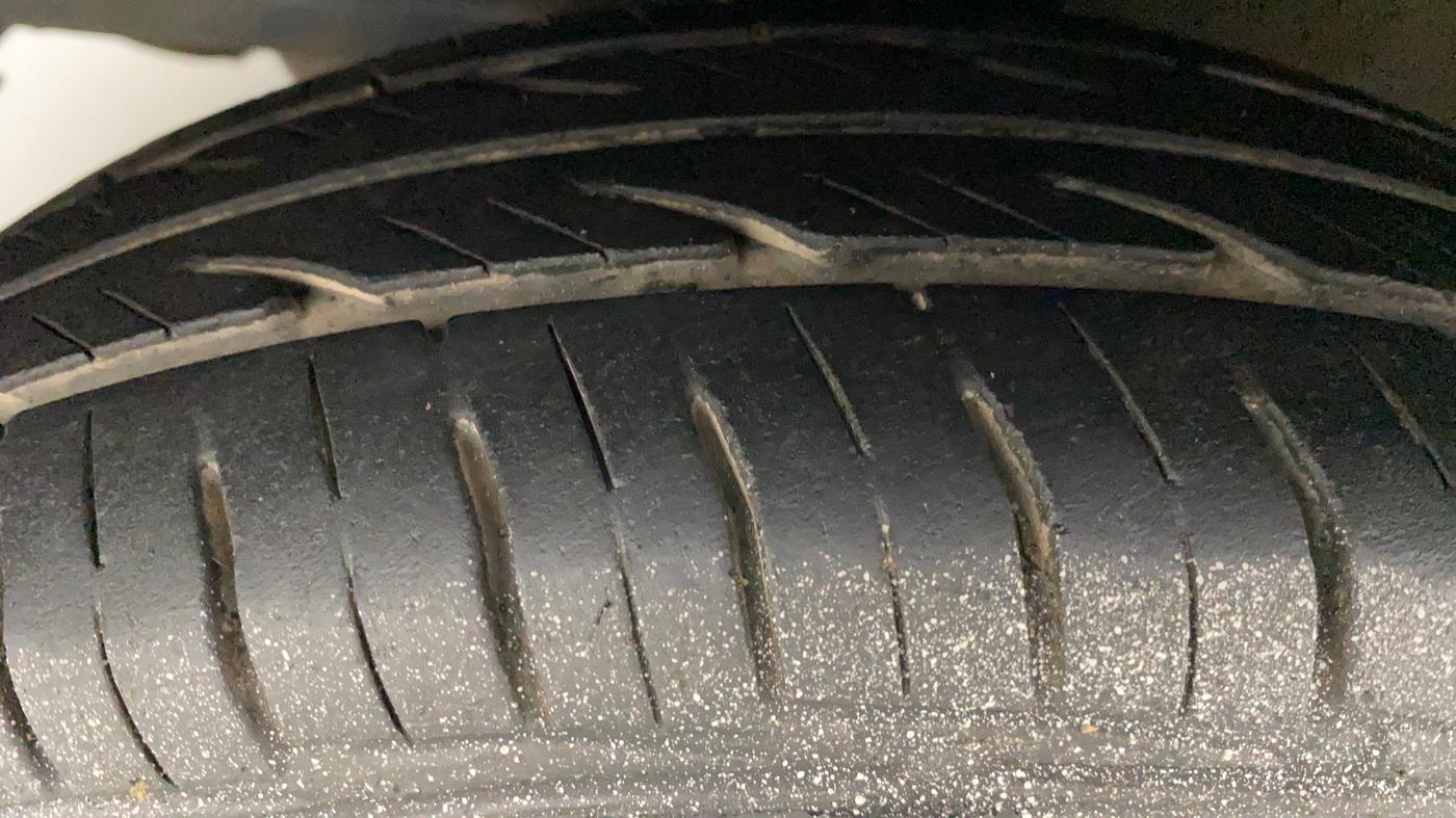2013 Hyundai Eon ERA +, Petrol, Manual, 59,780 km, Left Front Tyre Tread
