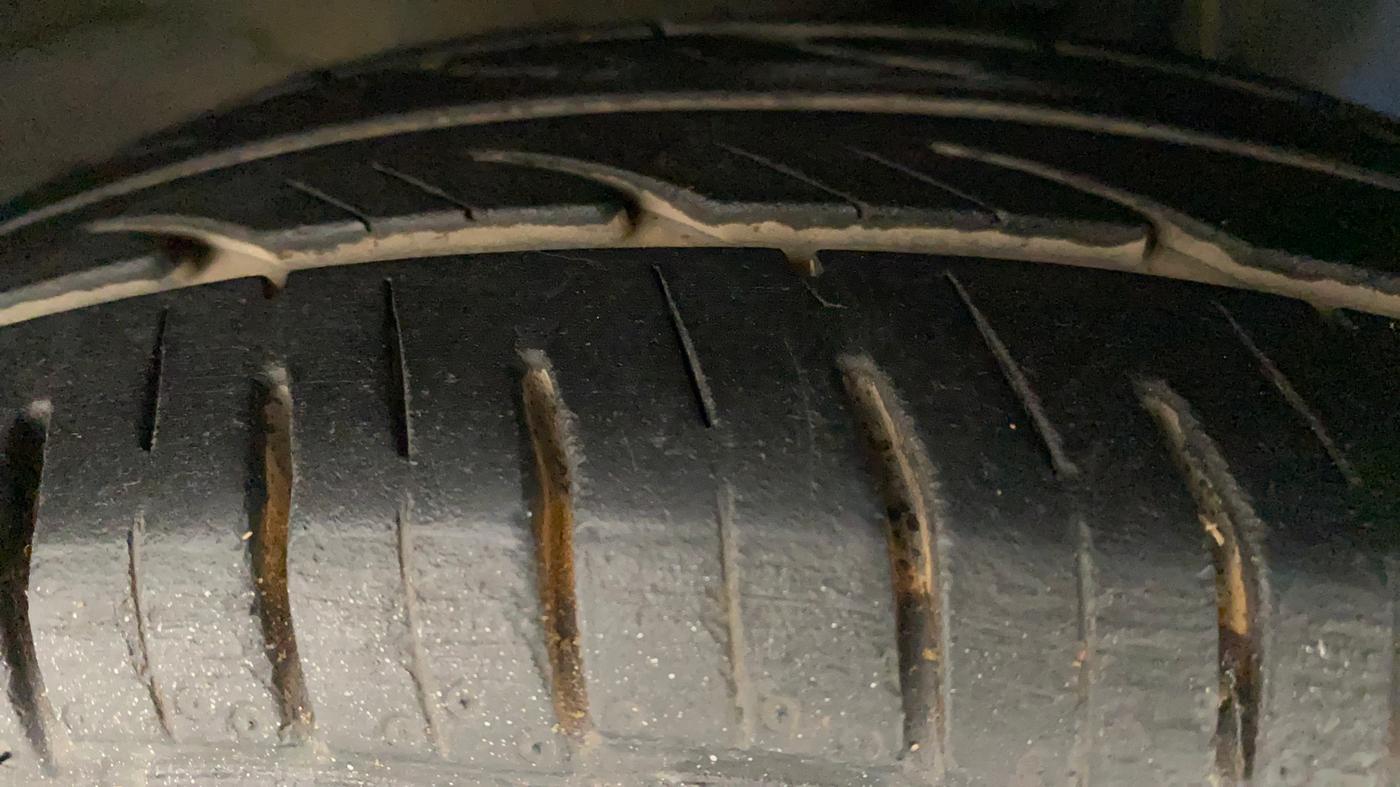 2013 Hyundai Eon ERA +, Petrol, Manual, 59,780 km, Right Front Tyre Tread