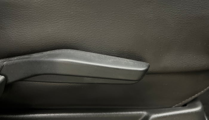 2019 Maruti XL6 ALPHA MT, Petrol, Manual, 44,131 km, Driver Side Adjustment Panel