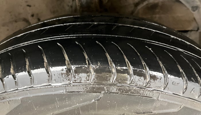 2019 Maruti XL6 ALPHA MT, Petrol, Manual, 44,131 km, Right Front Tyre Tread