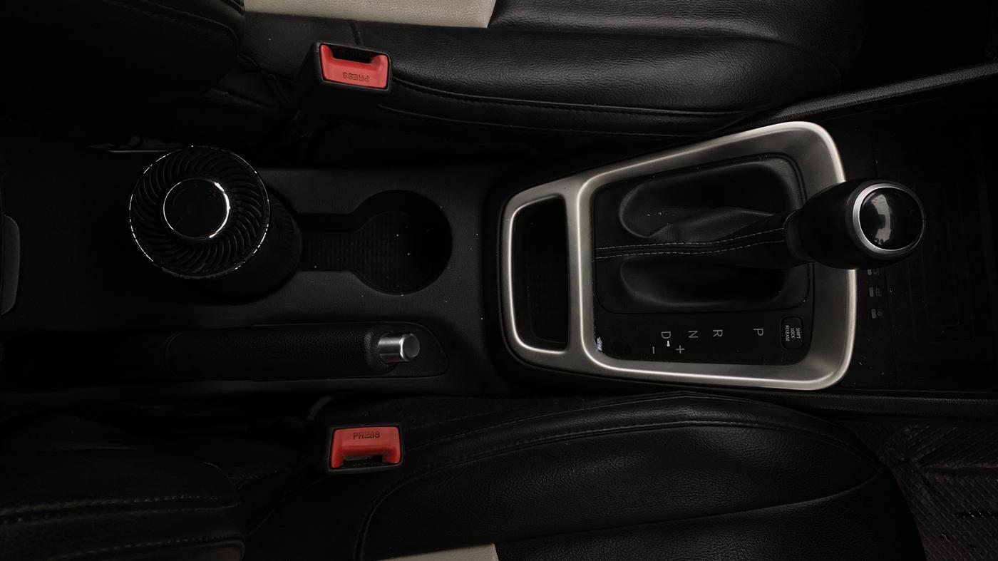 2019 Hyundai VENUE SX PLUS 1.0 TURBO DCT, Petrol, Automatic, 1,04,996 km, Gear Lever