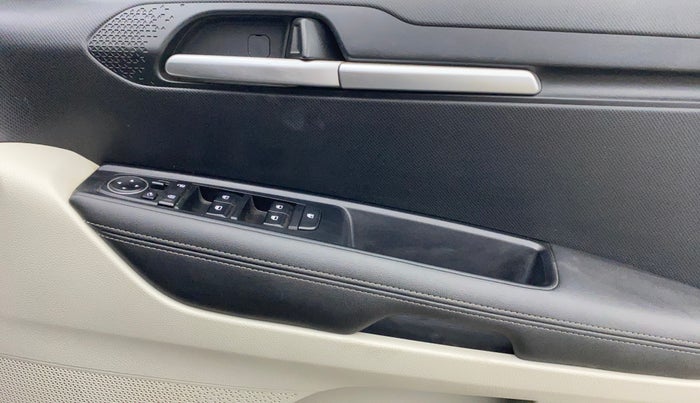 2021 KIA SONET HTX 1.0 IMT, Petrol, Manual, 1,04,326 km, Driver Side Door Panels Control