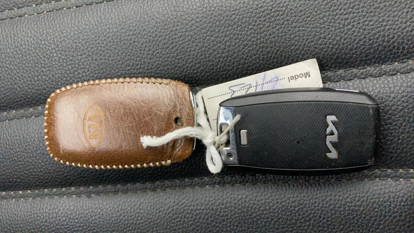 2021 KIA SONET HTX 1.0 IMT, Petrol, Manual, 1,04,326 km, Key Close Up
