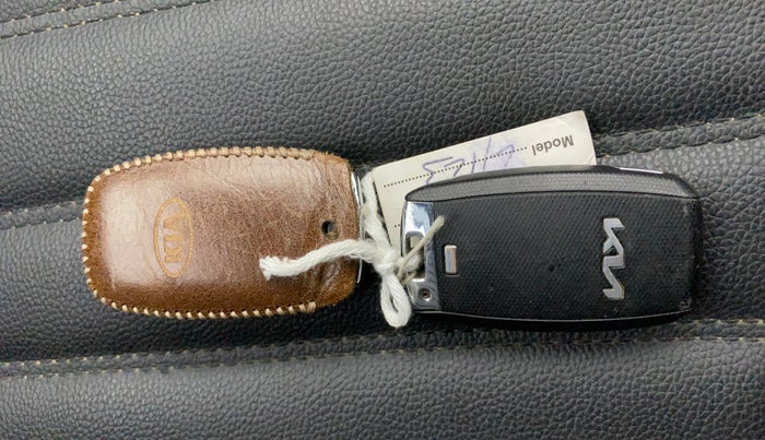 2021 KIA SONET HTX 1.0 IMT, Petrol, Manual, 1,04,326 km, Key Close Up