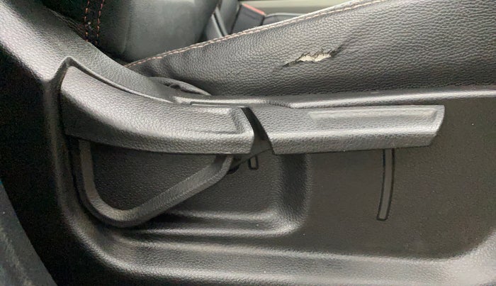 2021 KIA SONET HTX 1.0 IMT, Petrol, Manual, 1,04,326 km, Driver Side Adjustment Panel