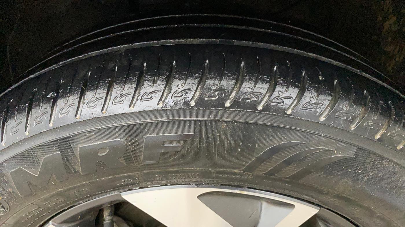 2021 KIA SONET HTX 1.0 IMT, Petrol, Manual, 1,04,326 km, Left Front Tyre Tread
