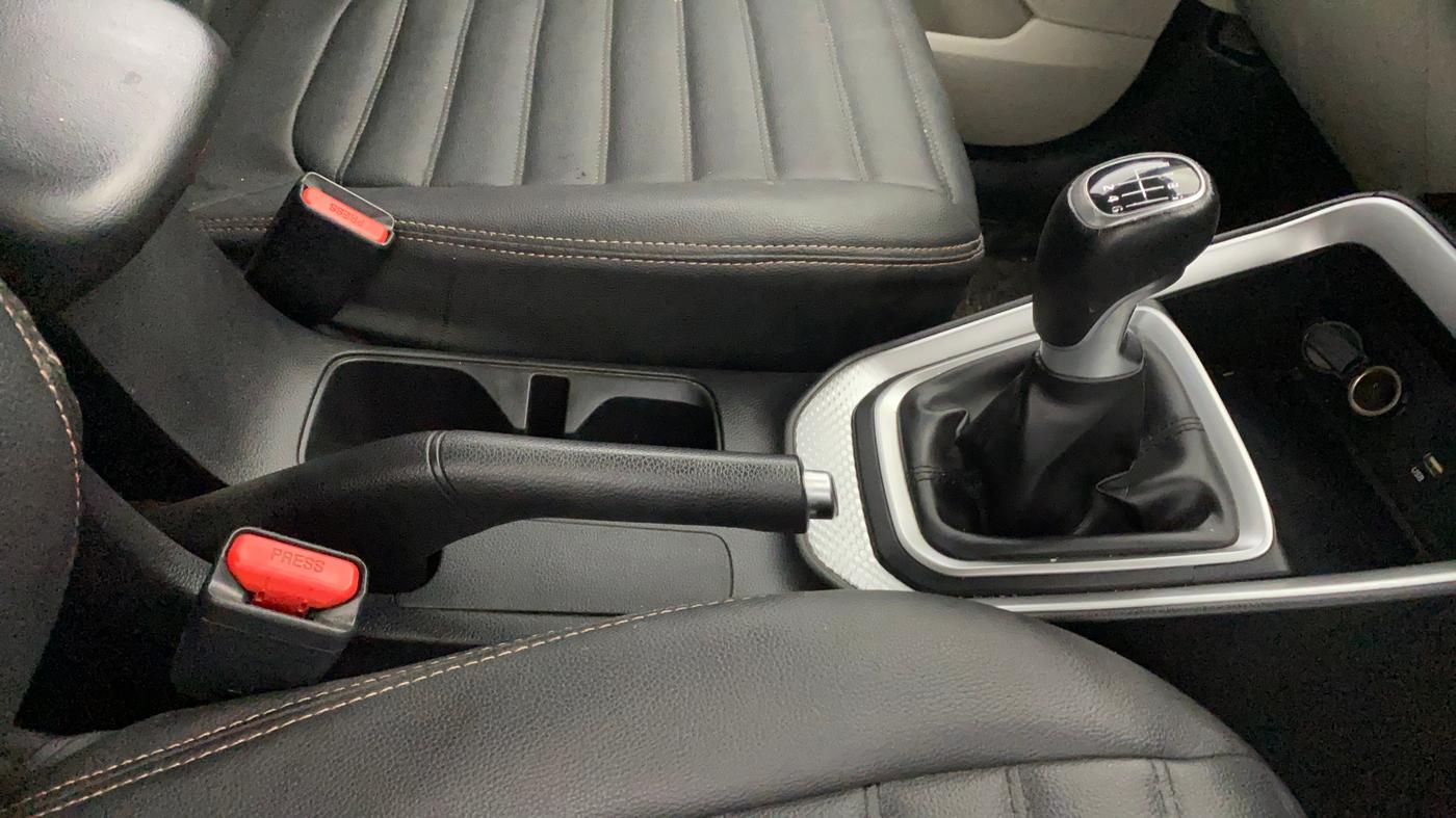 2021 KIA SONET HTX 1.0 IMT, Petrol, Manual, 1,04,326 km, Gear Lever