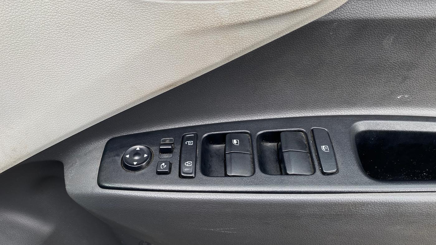 2020 Hyundai GRAND I10 NIOS SPORTZ AMT 1.2 KAPPA VTVT, Petrol, Automatic, 37,821 km, Driver Side Door Panels Control
