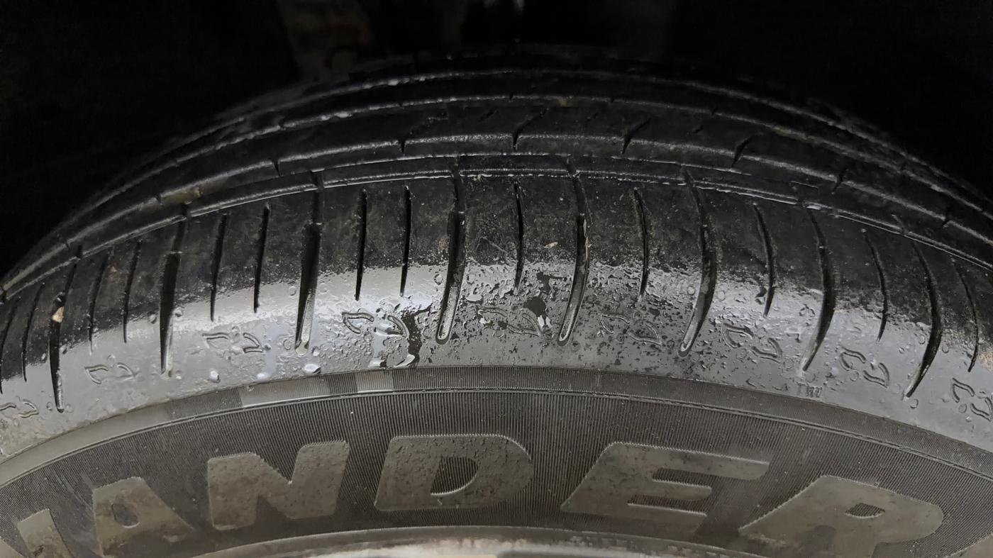 2023 Mahindra XUV700 MX P MT 5 STR, Petrol, Manual, 15,048 km, Right Front Tyre Tread