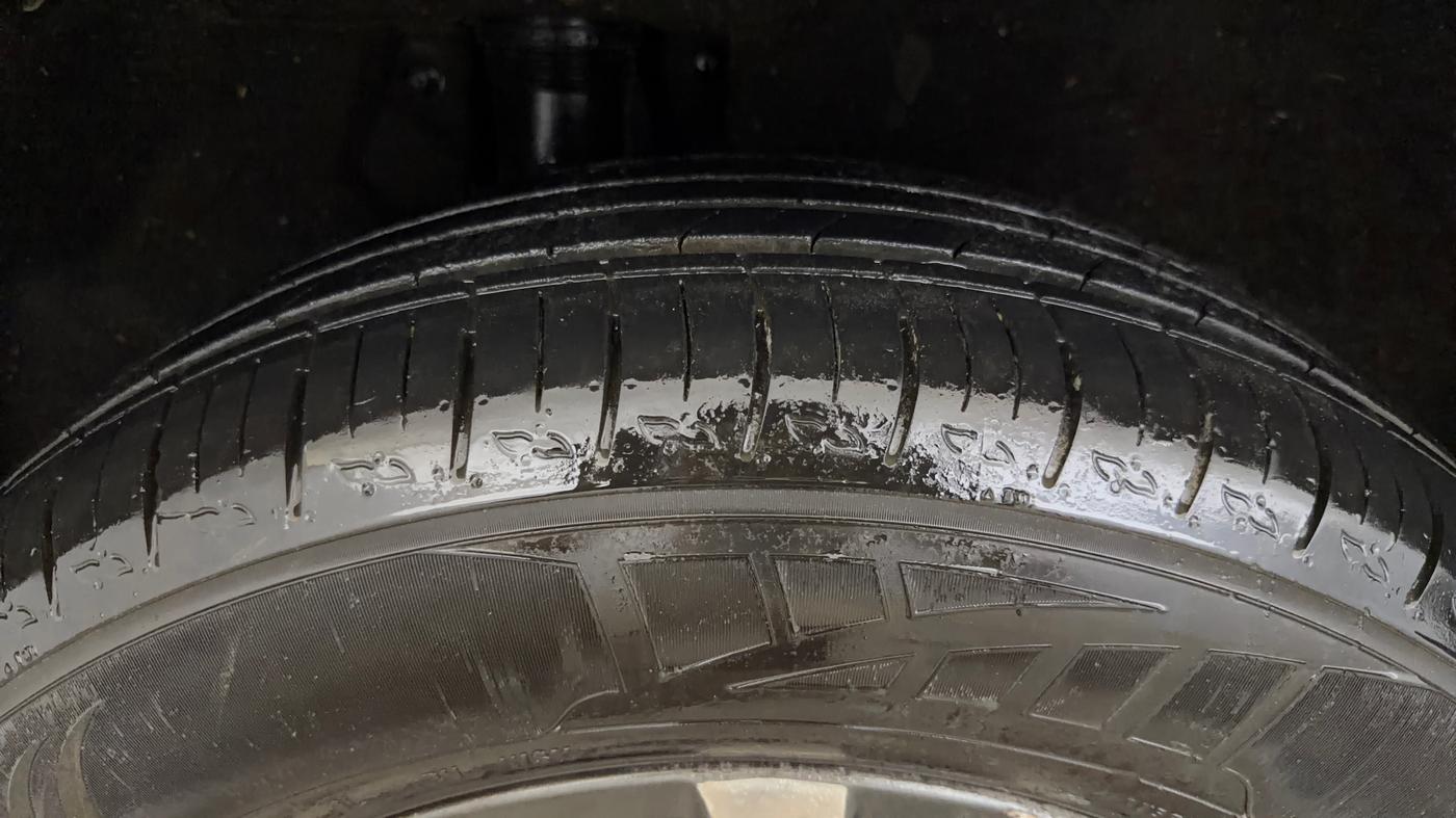 2023 Mahindra XUV700 MX P MT 5 STR, Petrol, Manual, 15,048 km, Right Rear Tyre Tread