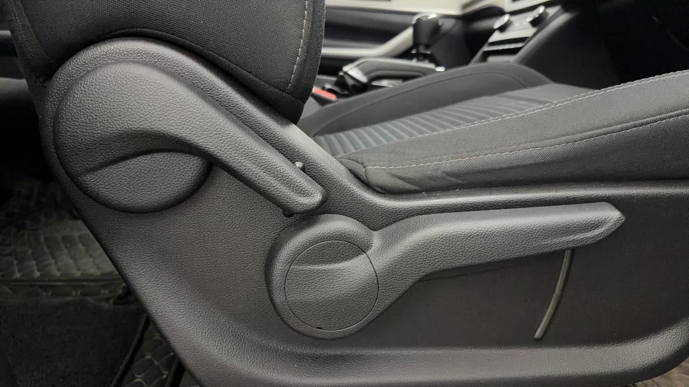 2023 Mahindra XUV700 MX P MT 5 STR, Petrol, Manual, 15,048 km, Driver Side Adjustment Panel