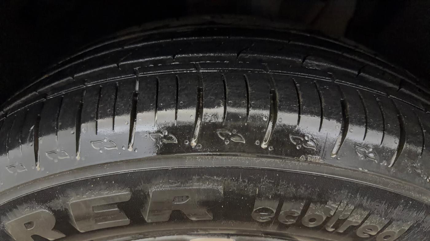 2023 Mahindra XUV700 MX P MT 5 STR, Petrol, Manual, 15,048 km, Left Front Tyre Tread
