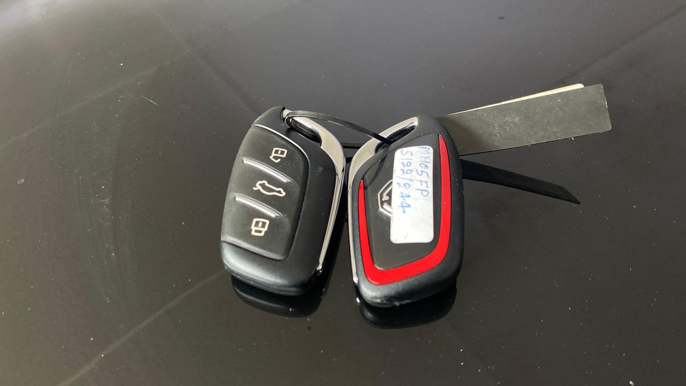 2024 MG ASTOR Shine 1.5 MT (Ivory), Petrol, Manual, 28,017 km, Key Close Up