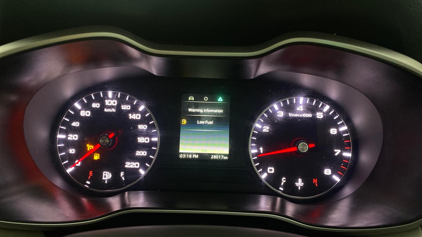 2024 MG ASTOR Shine 1.5 MT (Ivory), Petrol, Manual, 28,017 km, Odometer Image