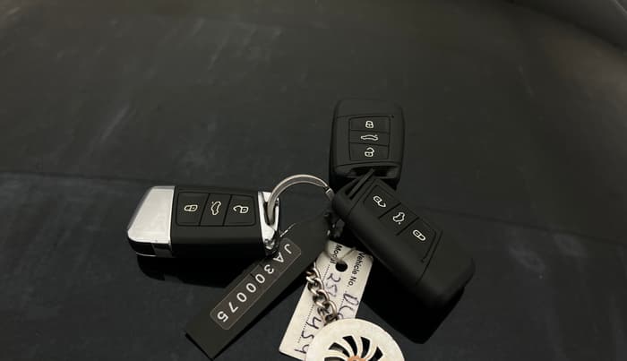 2018 Skoda Superb L&K 1.8 TSI AT, Petrol, Automatic, 28,905 km, Key Close Up