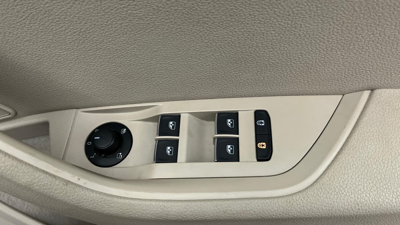 2018 Skoda Superb L&K 1.8 TSI AT, Petrol, Automatic, 28,943 km, Driver Side Door Panels Control